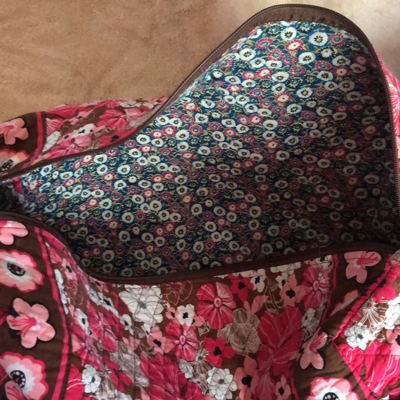 Vera Bradley? (bag has no labels) Duffel Bag - Picture 6 of 8